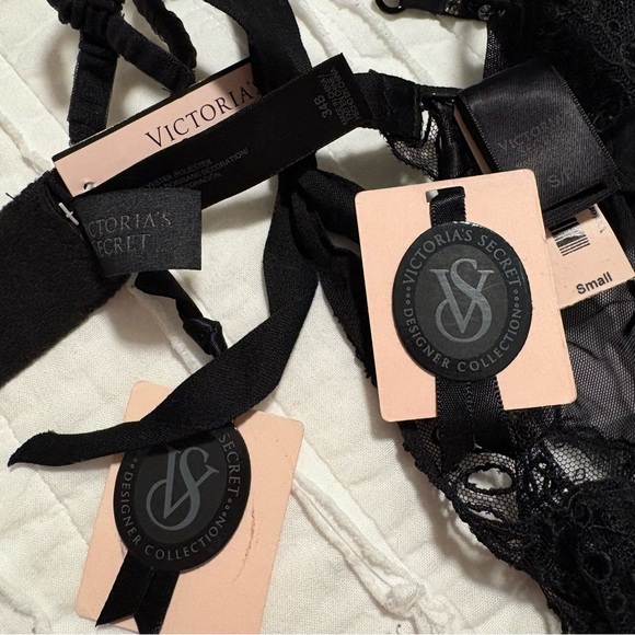 VS vintage designer collection eyelet lace & crystal bra & panty set - Picture 9 of 10